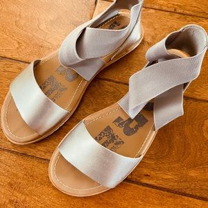 Sorel Ella Silver Sandals Size 6- excellent condition. Comfy versatile style .